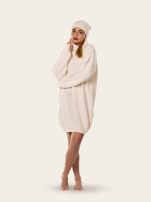 Loose white pullover