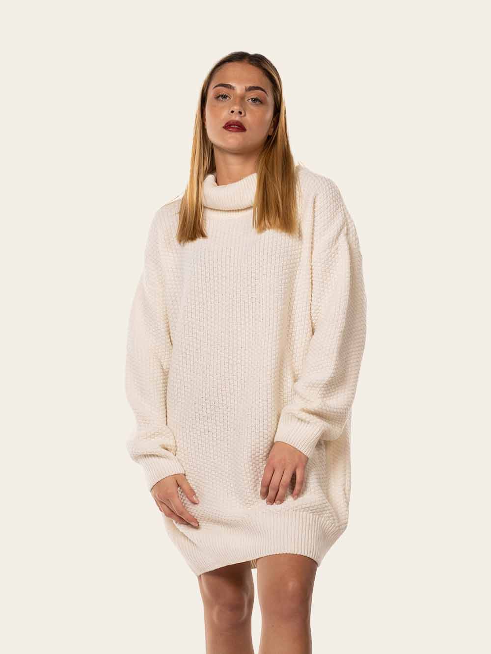 Loose white pullover