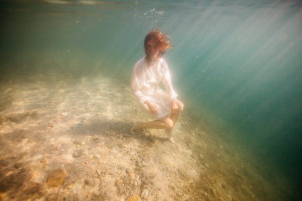 Kapalo Dress underwater by Elina Manninen - ice diver Johanna Nordblad