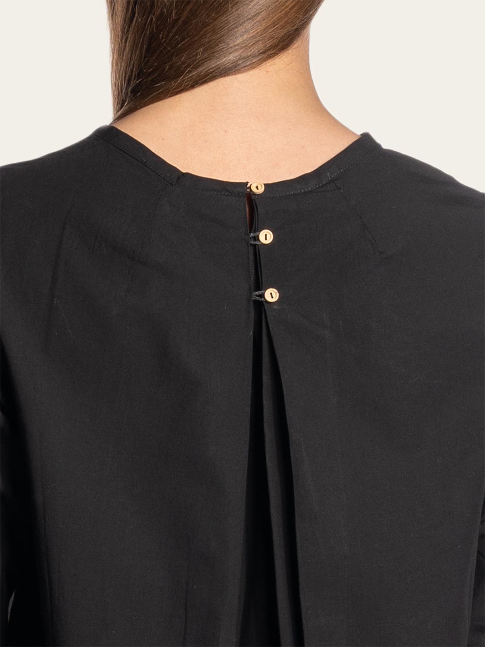 Organic cotton shirt with pleats and straight three-quarter sleeves